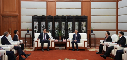 Huang Qiang Meets with AIPH President Leonardo Capitanio